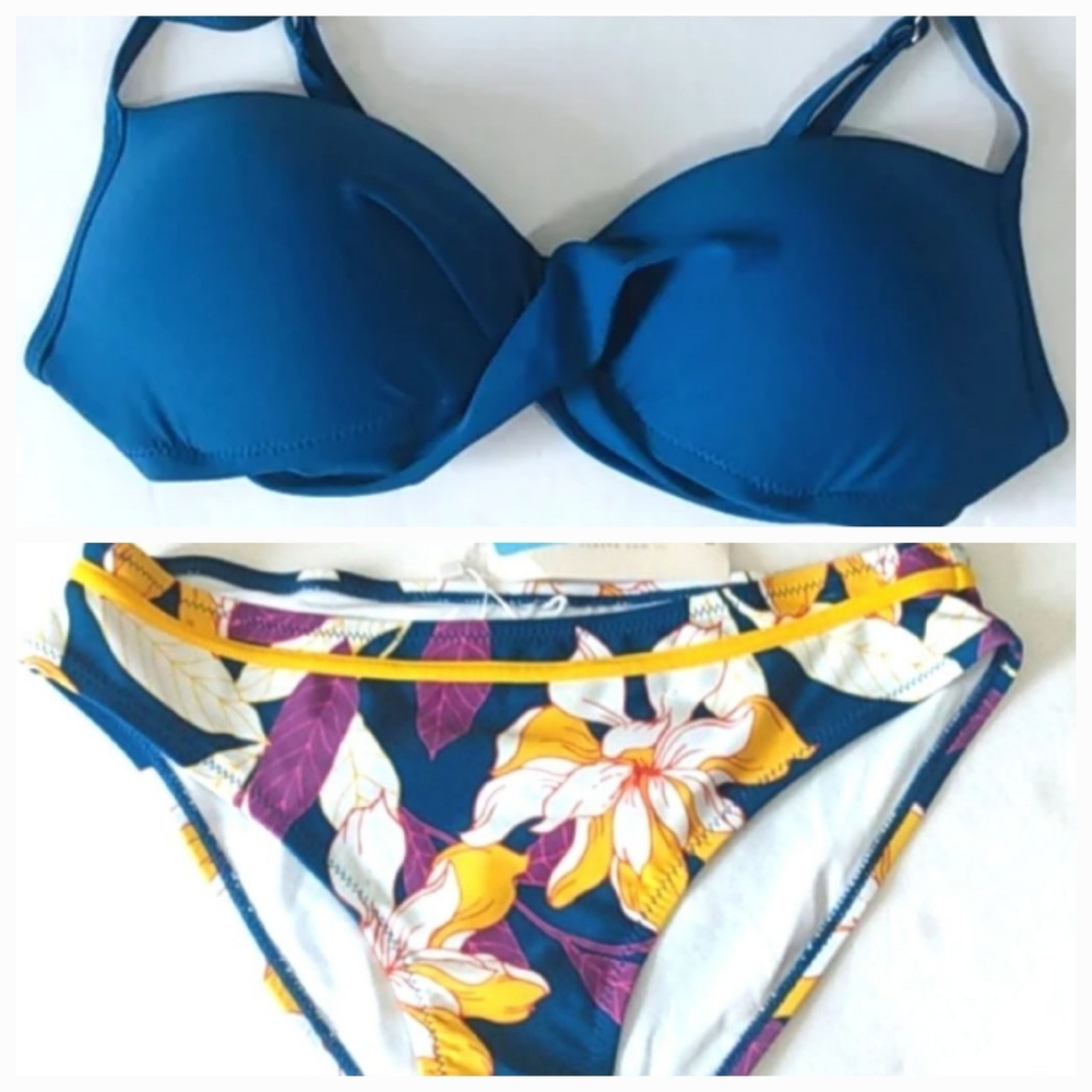 AQUA BLUE CUT-OUT TWIST FRONT BIKINI TOP  SIZE SMALL NWOT